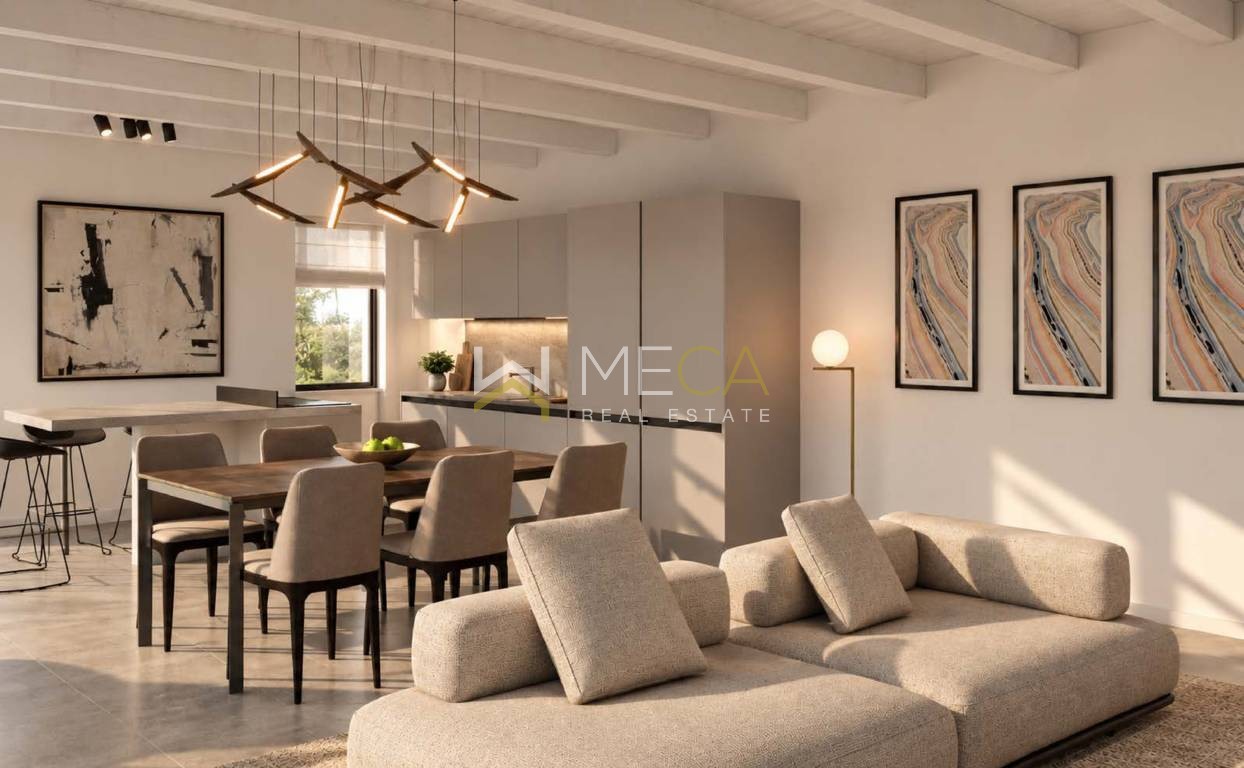 Desenzano, wohnung im Zentrum mit großer Terrasse, Aufzug und privatem Parkplatz.