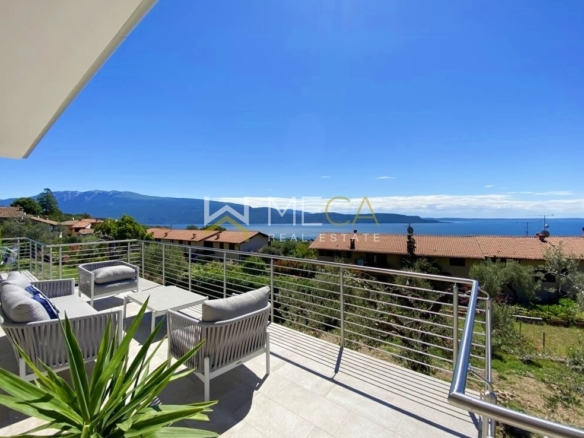 Toscolano Maderno, nuova villa con vista lago panoramica e piscina