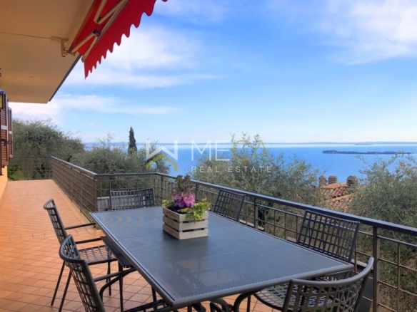 Gardone Riviera, villa ristrutturata con fantastica vista lago panoramica