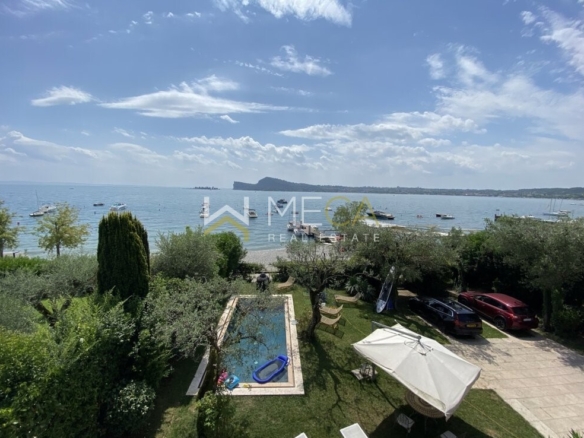 Villa fronte lago, San Felice del Benaco