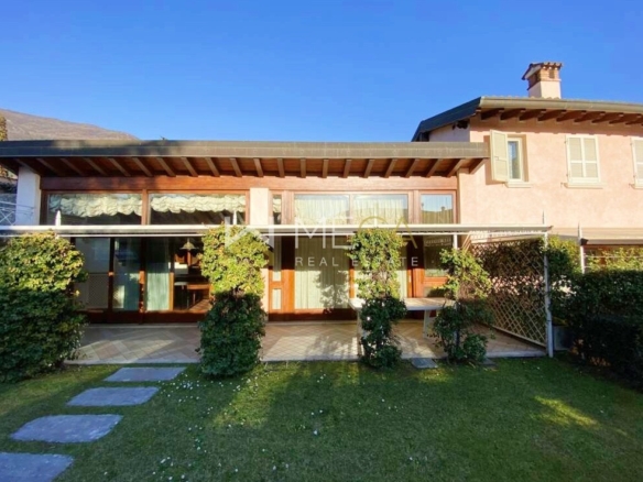 Salò, three-room apartment with pool a stone’s throw from the lake