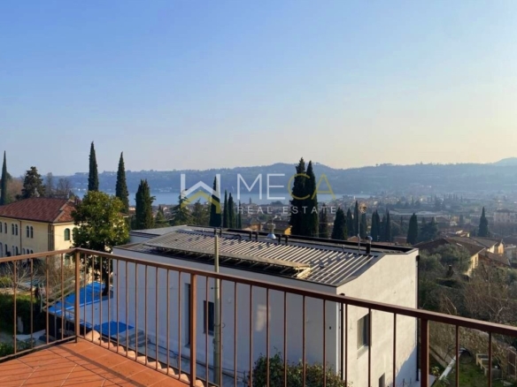 Salò, freistehende Villa mit schönem Seeblick
