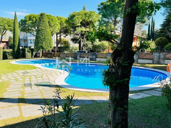 Sirmione, ampio bilocale con piscina a 100 metri dal lago