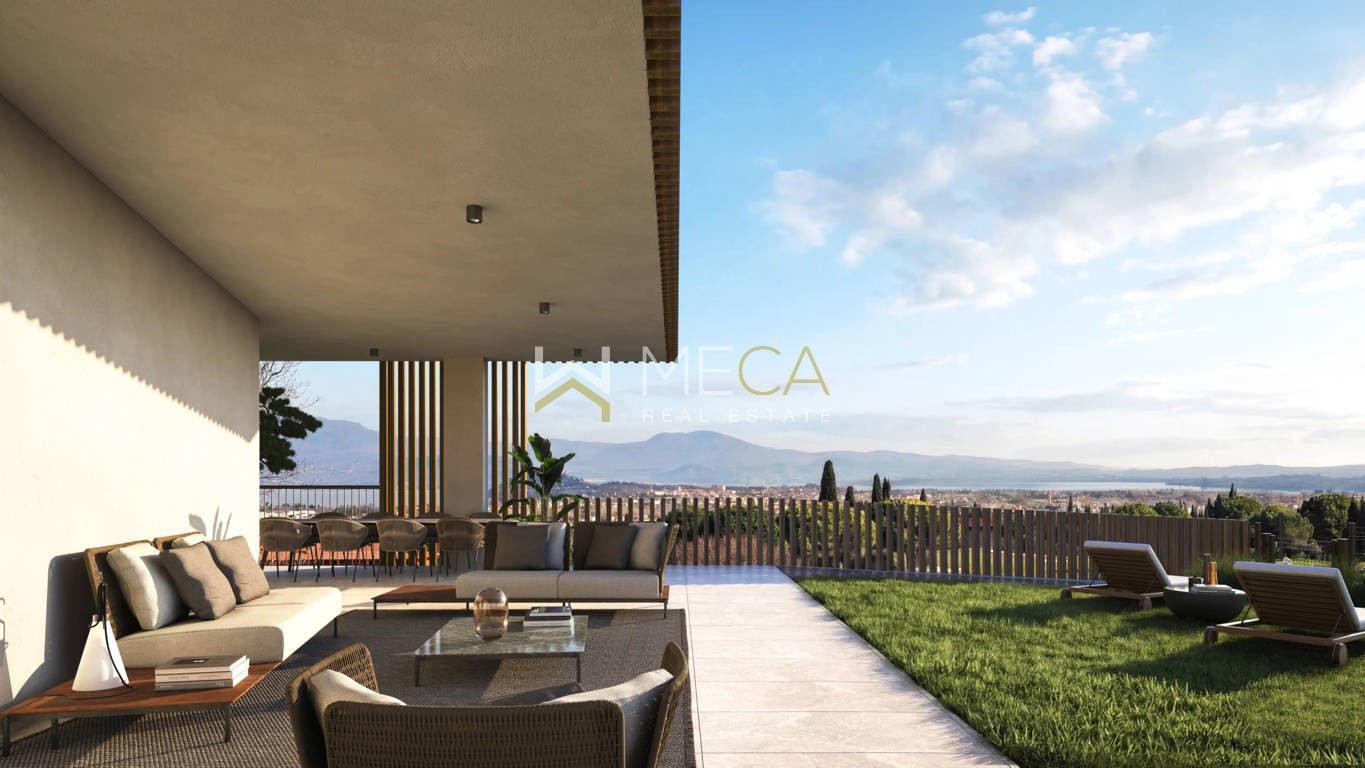 Polpenazze, trilocale con vista lago, giardino privato, piscina e garage doppio