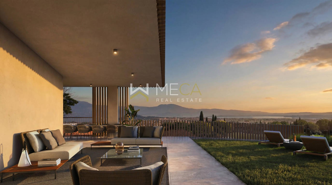 Polpenazze, trilocale con vista lago, giardino privato, piscina e garage doppio