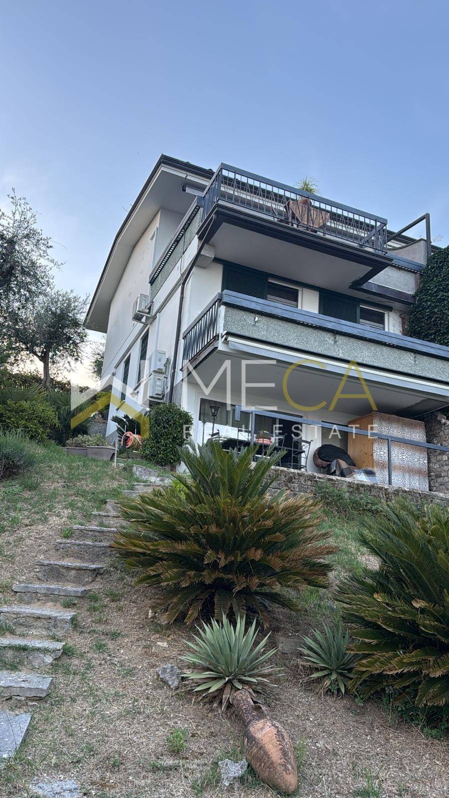 16 Padenghe, Villa bifamiliare con piena vista lago e accesso privato al lago
