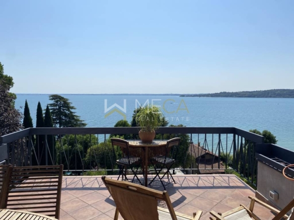 Padenghe, Villa bifamiliare con piena vista lago e accesso privato al lago