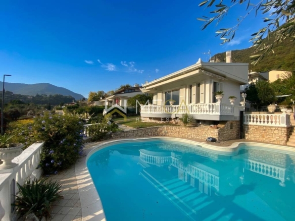 Salò, villa signorile indipendente con piscina