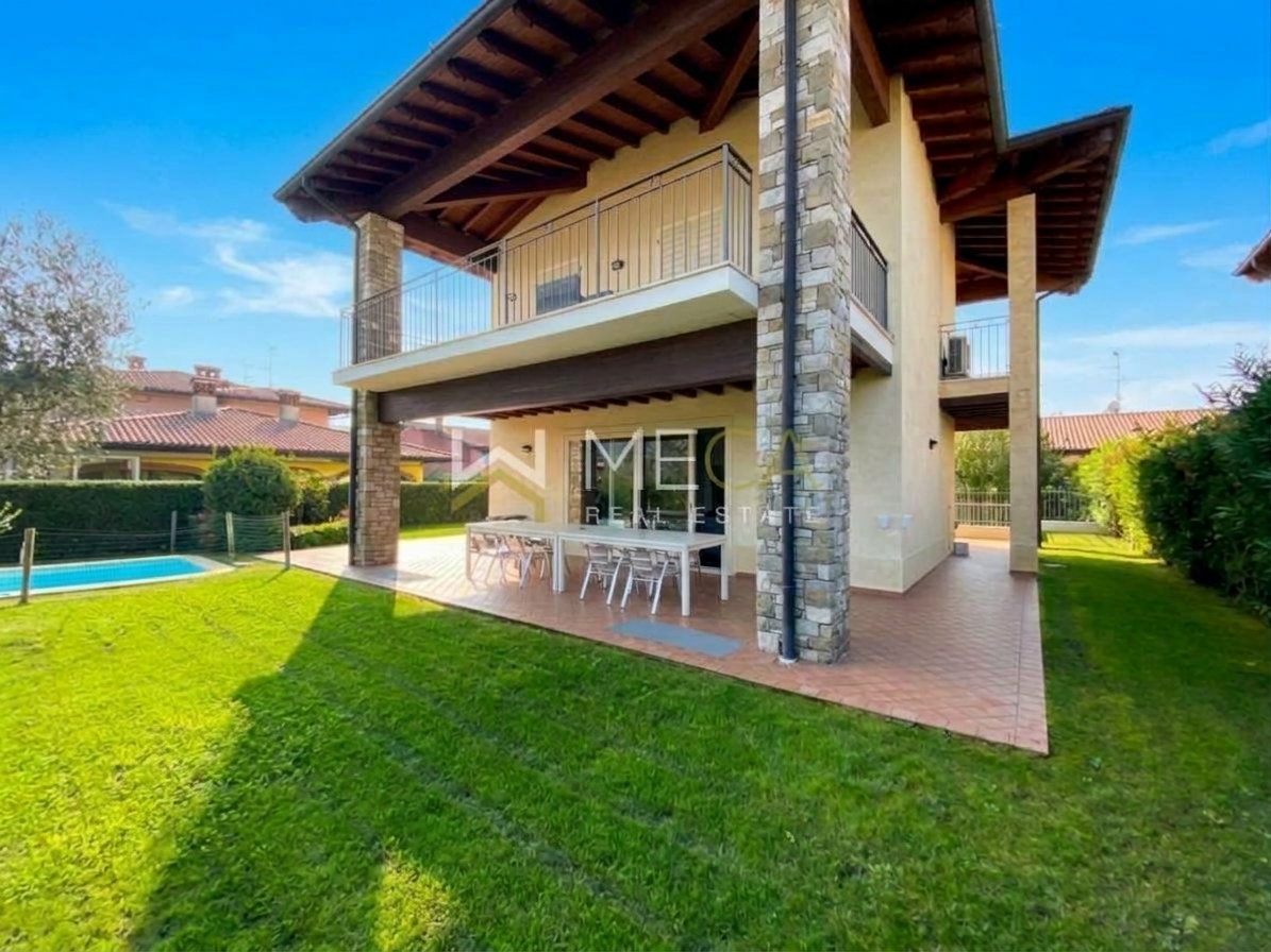 44 Manerba del Garda, spaziosa villa singola con piscina