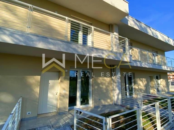 Manerba, nuova villa a schiera con piscina