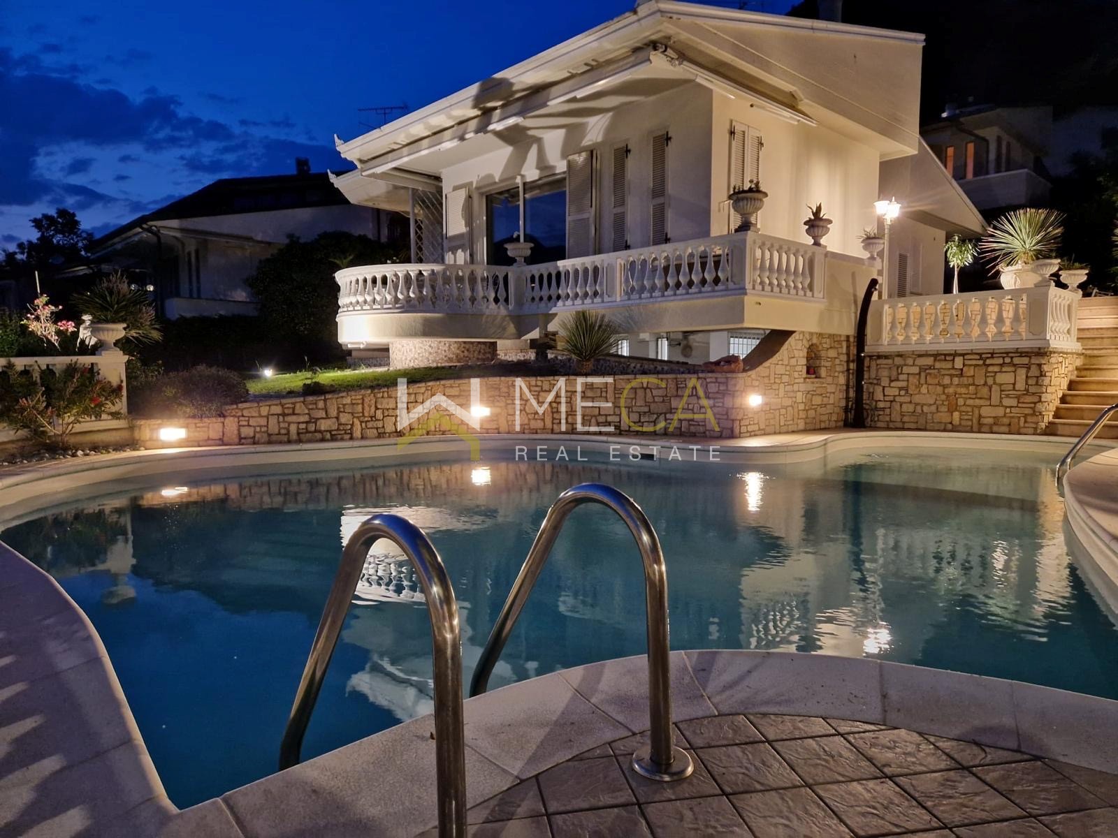 Salò, villa signorile indipendente con piscina